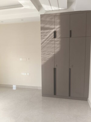 Room in 3 BHK Builder Floor at Sector 10a – for Rent