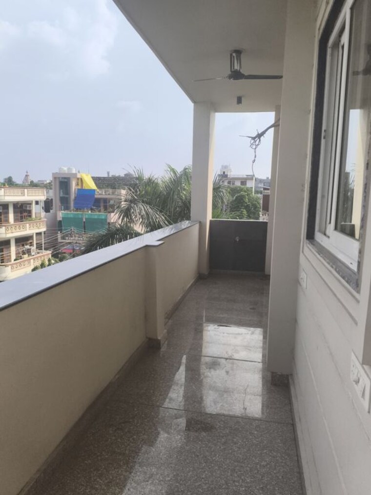 Balcony, sector 10a 3 Bedroom 320 Sq.Yd. Builder Floor In Sector 10a Gurgaon 10571926