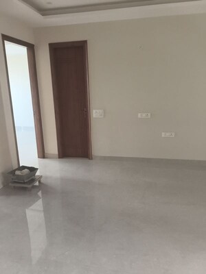 Room in 3 BHK Builder Floor at Sector 10a – for Rent