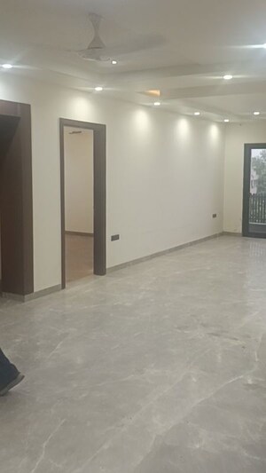 Room in 3 BHK Builder Floor at Rohini Sector 11 – for Rent