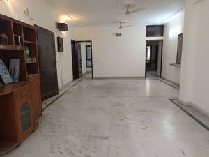 Room in 3 BHK Builder Floor at Uppal Southend, Sector 49 – for Sale