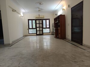 Room in 3 BHK Builder Floor at Uppal Southend, Sector 49 – for Sale