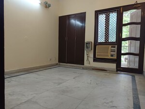 Room in 3 BHK Builder Floor at Uppal Southend, Sector 49 – for Sale