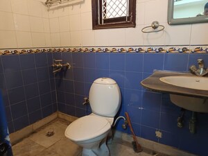 Team Area in 3 BHK Builder Floor at Uppal Southend, Sector 49 – for Sale