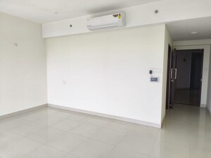 Room in 2 BHK Apartment at Dynamix Divum, Malad East – for Rent