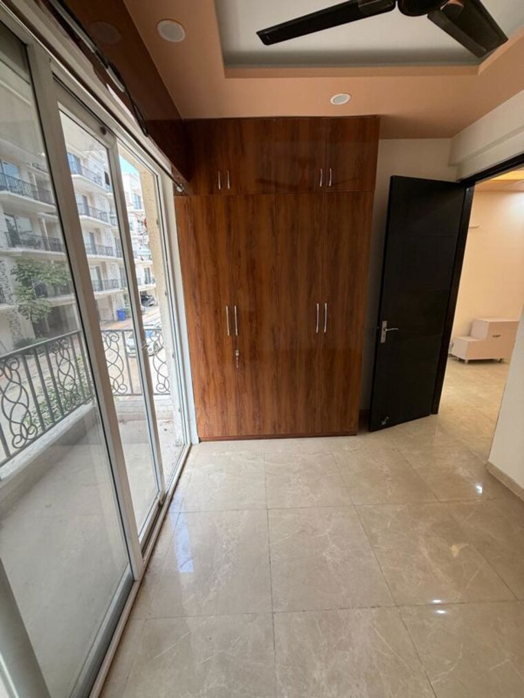 Balcony, signature-global-park-4-and-5 3 Bedroom 1120 Sq.Ft. Apartment In Sohna Sector 36 Gurgaon 10571992