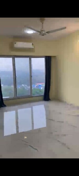 Room in 3 BHK Apartment at Ruparel Orion, Chembur – for Rent