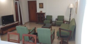 Team Area in 2 BHK Apartment at Peace Heaven, Bandra West – for Rent
