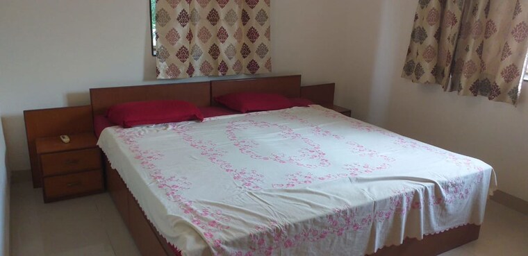 Bedroom, peace-heaven 2 Bedroom 1200 Sq.Ft. Apartment In Bandra West Mumbai 10572044