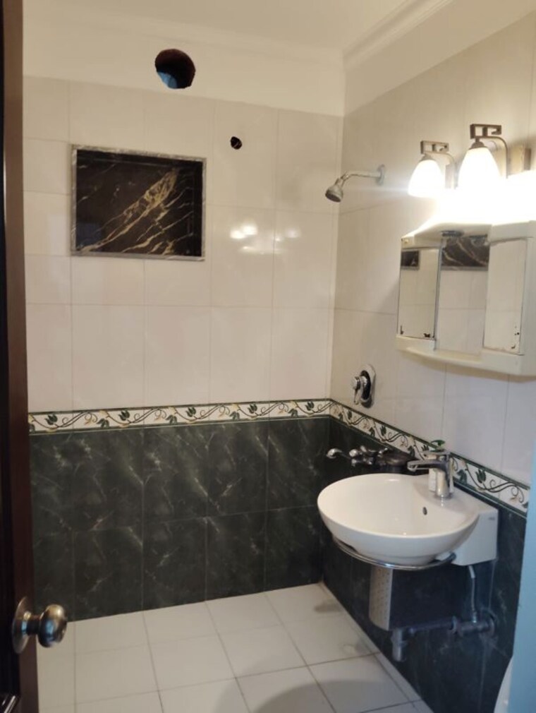 Bathroom, maharishi-dayanand-cghs 3 Bedroom 2000 Sq.Ft. Apartment In Vasant Kunj Delhi 10569668