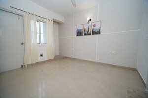Room in 3 BHK Apartment at Sare Crescent Parc, Sector 92 – for Sale