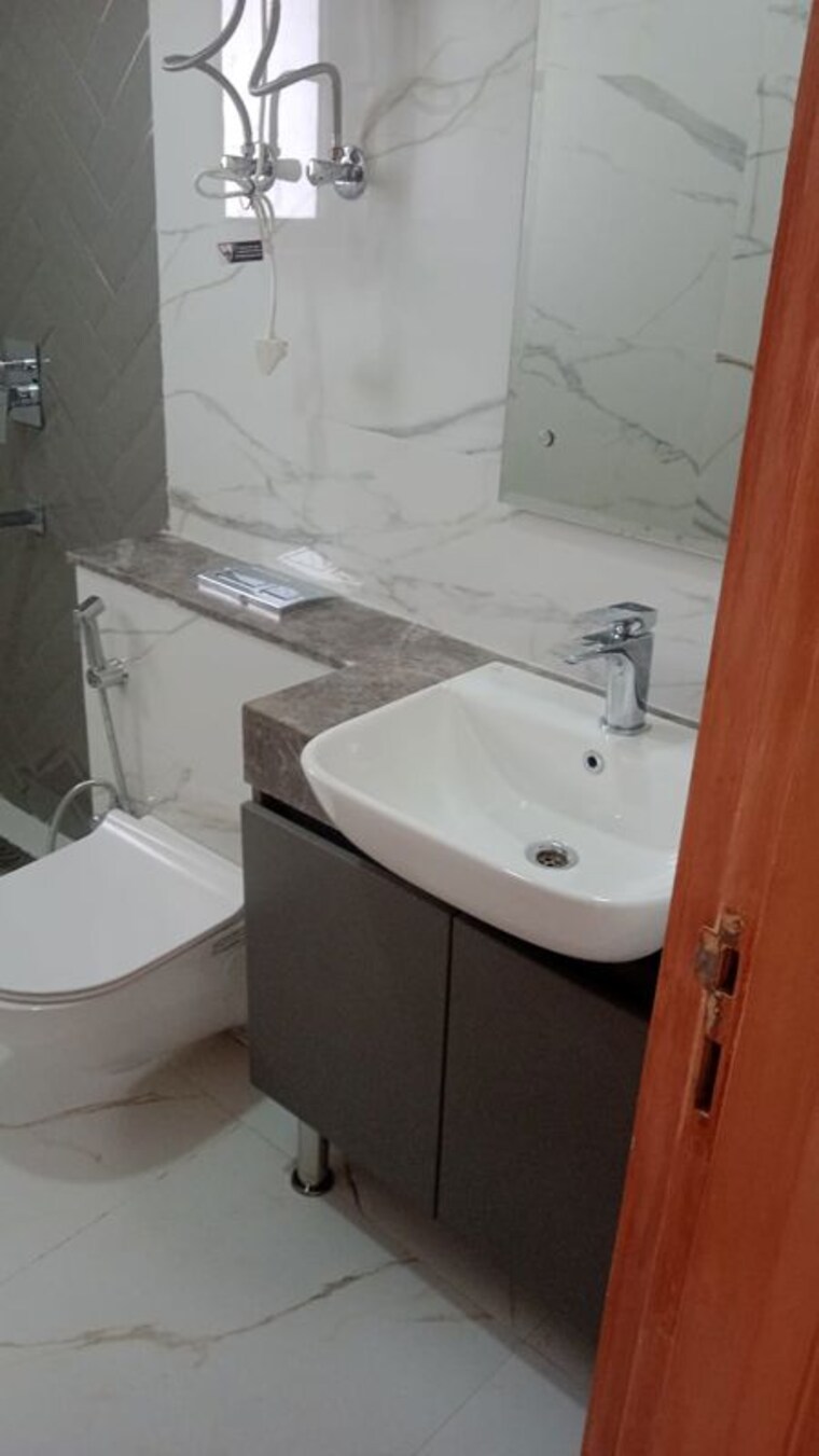 Bathroom, m3m-heights 2 Bedroom 1516 Sq.Ft. Apartment In Sector 65 Gurgaon 10572074