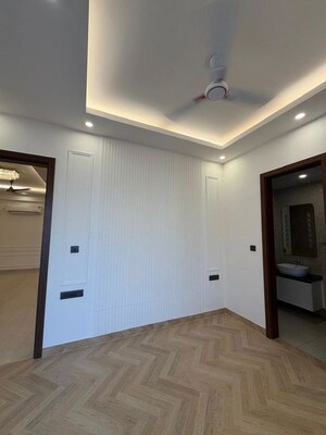 Room in 3 BHK Apartment at Raj One Good Earth, Sector 71 – for Rent