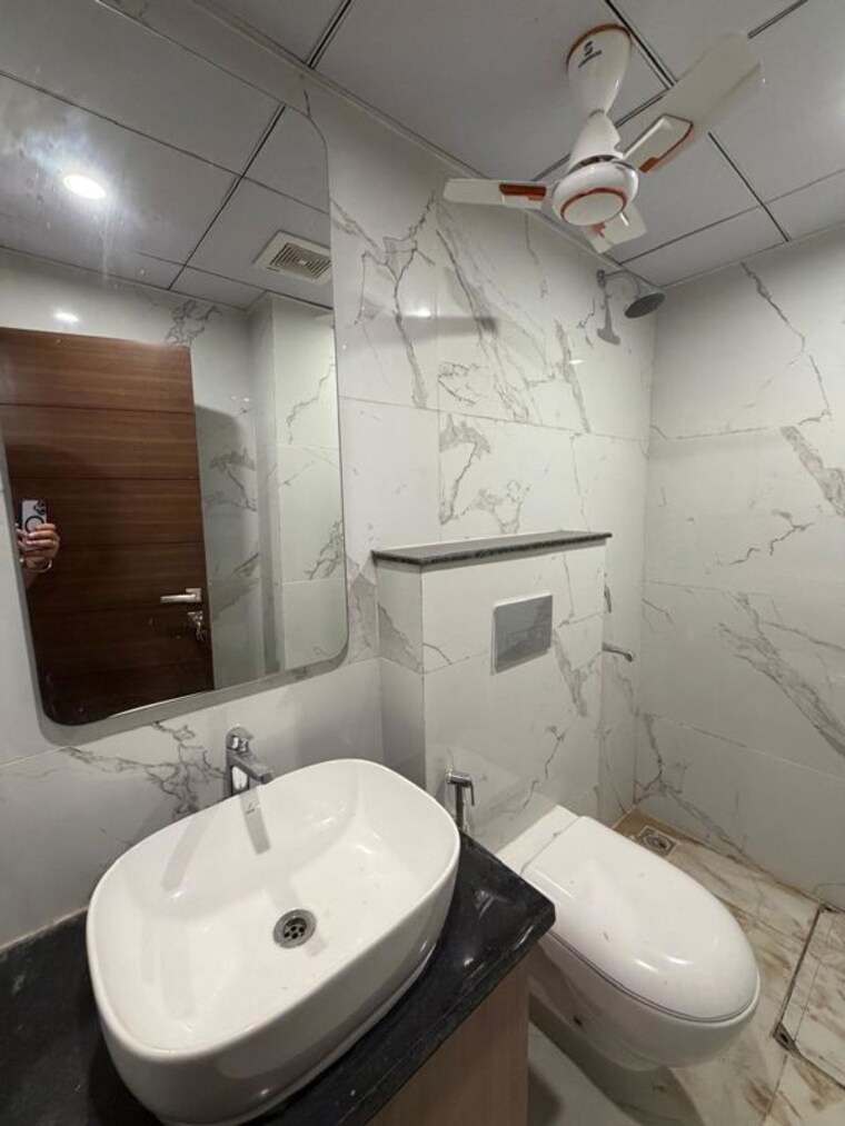 Bathroom, raj-one-good-earth 3 Bedroom 1620 Sq.Ft. Apartment In Sector 71 Gurgaon 10572084