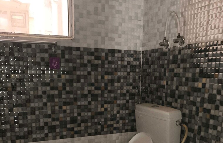 Bathroom, sector 22 2 Bedroom 1250 Sq.Ft. Builder Floor In Sector 22 Gurgaon 10572067