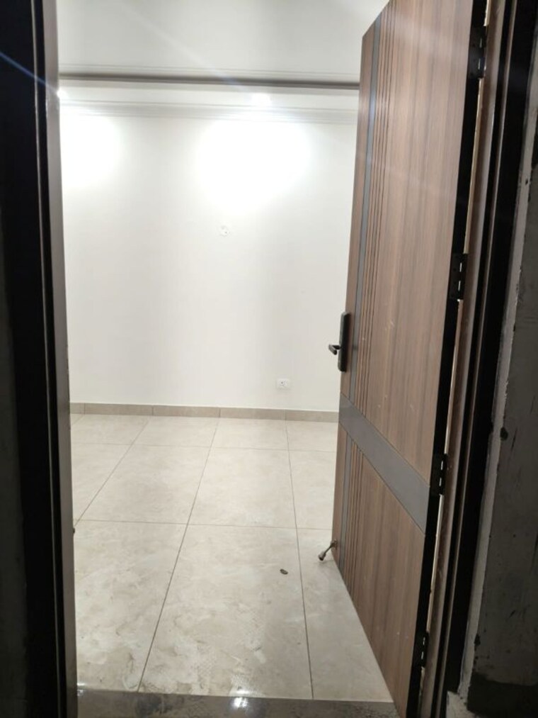 Room, nagla road 3 Bedroom 1700 Sq.Ft. Apartment In Nagla Road Zirakpur 10572079