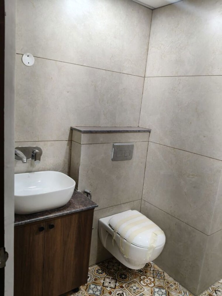 Bathroom, nagla road 3 Bedroom 1700 Sq.Ft. Apartment In Nagla Road Zirakpur 10572079