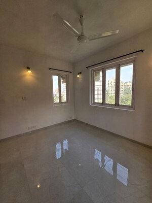 Room in 2 BHK Apartment at Cozihom Apartments, Bandra West – for Rent