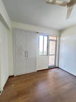 Room in 3 BHK Apartment at Trident Embassy, Sector 1 Greater Noida – for Rent