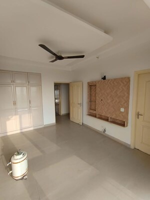 Room in 3 BHK Apartment at GPL Eden Heights, Sector 70 – for Rent