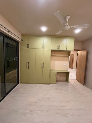 Room in 3 BHK Apartment at M3M Heights, Sector 65 – for Rent