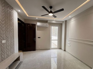 Room in 4 BHK Builder Floor at Nirvana Country – for Sale