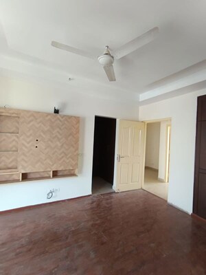 Room in 3 BHK Apartment at GPL Eden Heights, Sector 70 – for Rent