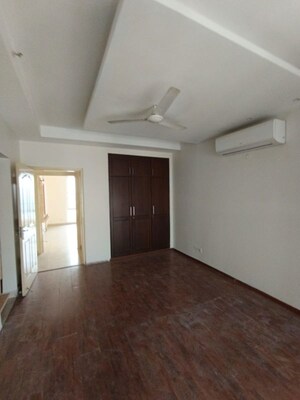 Room in 3 BHK Apartment at GPL Eden Heights, Sector 70 – for Rent