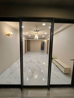 Furnished Amenities in 3.5 BHK Apartment at M3M Heights, Sector 65 – for Rent