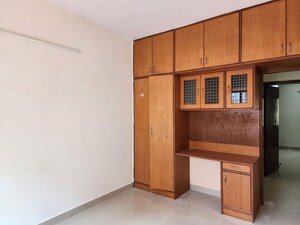 Room in 3 BHK Builder Floor at Hsr Layout Sector 2 – for Rent
