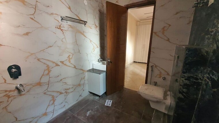 Bathroom, sector 28 3.5 Bedroom 250 Sq.Ft. Builder Floor In Sector 28 Faridabad 10572153