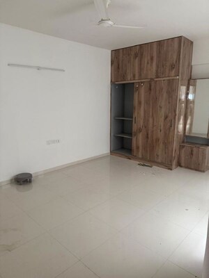 Room in 2 BHK Apartment at Kolte Patil Raaga, Hennur Road – for Rent