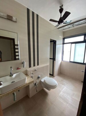 Team Area in 2 BHK Apartment at Bhasin House, Khar West – for Rent
