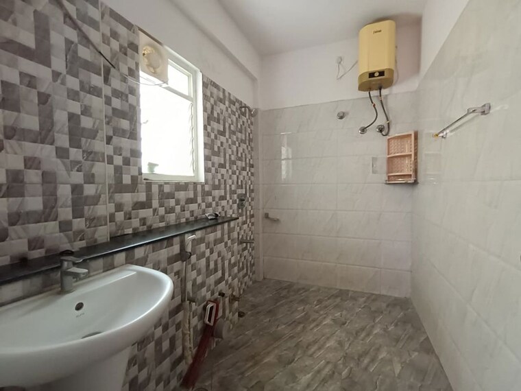 Bathroom, dsr-ultima 3 Bedroom 1700 Sq.Ft. Apartment In Harlur Bangalore 10572163