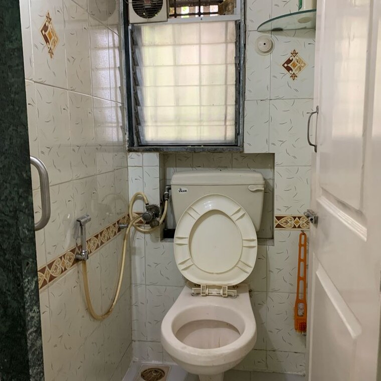 Bathroom, om-sai-shravan-chs 1 Bedroom 440 Sq.Ft. Apartment In Shimpoli Mumbai 10572192