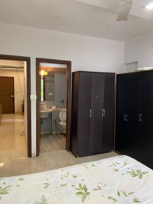 Bedroom in 2 BHK Apartment at Khar West – for Rent