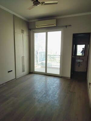 Room in 2 BHK Builder Floor at Sector 21 – for Rent