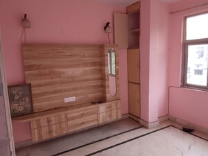 Room in 2 BHK Apartment at Pitampura – for Rent