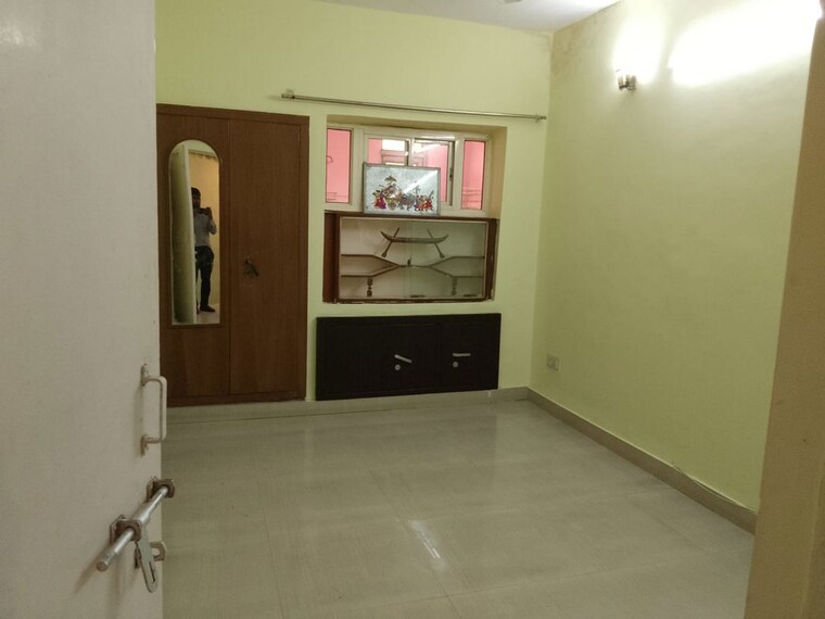 Room, pitampura 2 Bedroom 900 Sq.Ft. Apartment In Pitampura Delhi 10572204