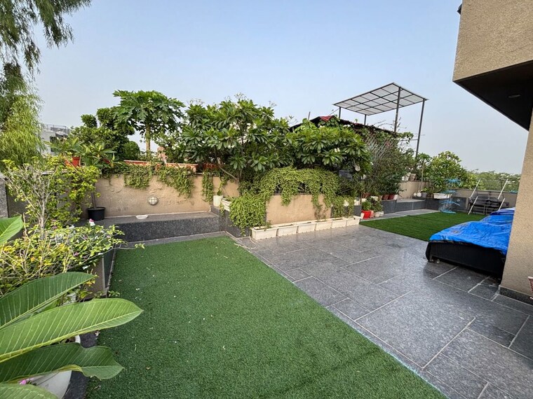 Garden, greater kailash 3 Bedroom 1800 Sq.Ft. Builder Floor In Greater Kailash Delhi 10541594