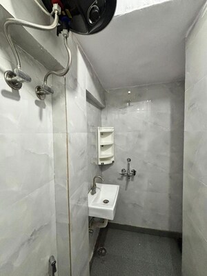 Bathroom in 1.5 BHK Apartment at Pitampura – for Rent