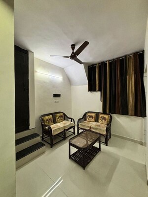 Living Room in 1.5 BHK Apartment at Pitampura – for Rent