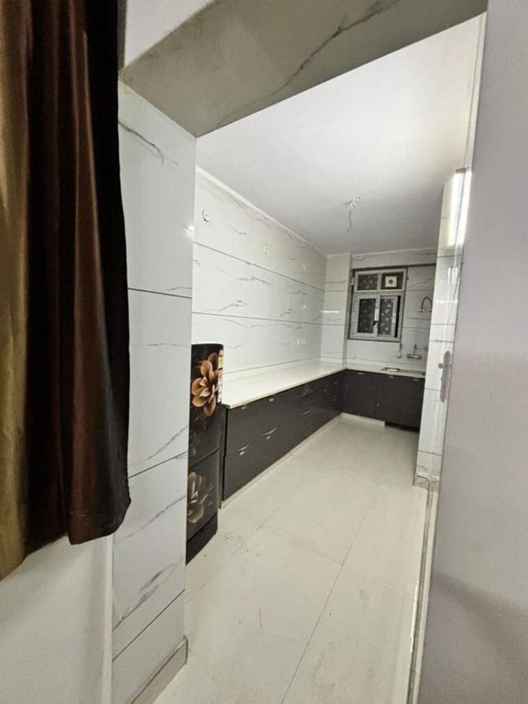 Bathroom, pitampura 1.5 Bedroom 850 Sq.Ft. Apartment In Pitampura Delhi 10572224