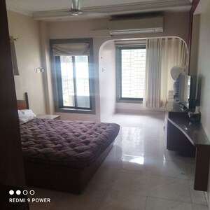 Living Room in 2.5 BHK Apartment at Mangal Darshan Apartment, Bandra West – for Rent