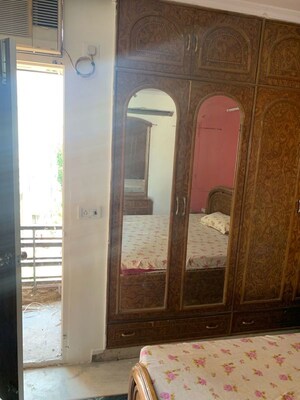 Room in 3 BHK Builder Floor at Naraina – for Rent