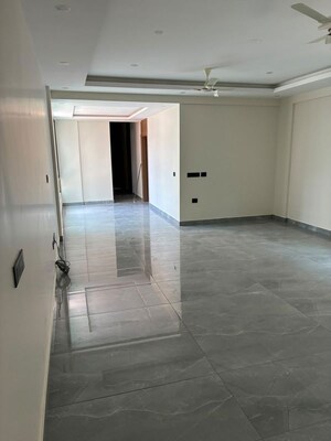 Bathroom in 3 BHK Apartment at Benson Town – for Rent