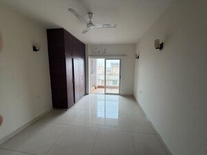 Building Lobby in 3 BHK Builder Floor at Sector 23 – for Rent