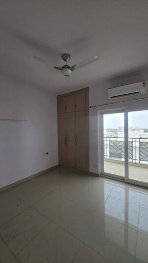 Room in 3 BHK Builder Floor at Sector 23 – for Rent