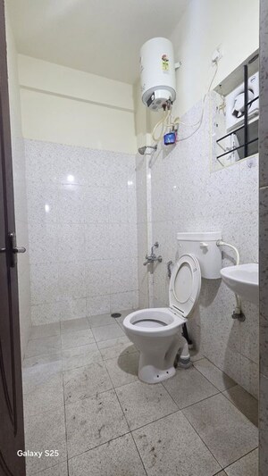 Bathroom in 1 BHK Builder Floor at Hsr Layout Sector 2 – for Rent