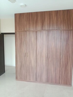 Room in 3 BHK Apartment at Oberoi Exquisite Goregaon, Goregaon East – for Rent